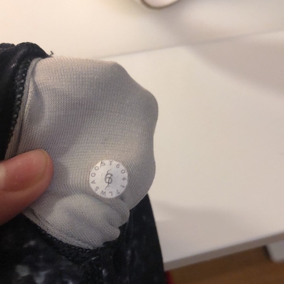 Lululemon high rise tights leggings size 6 black and grey white - Picture 3 of 4